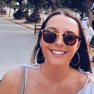 Meet your Posher, Olivia